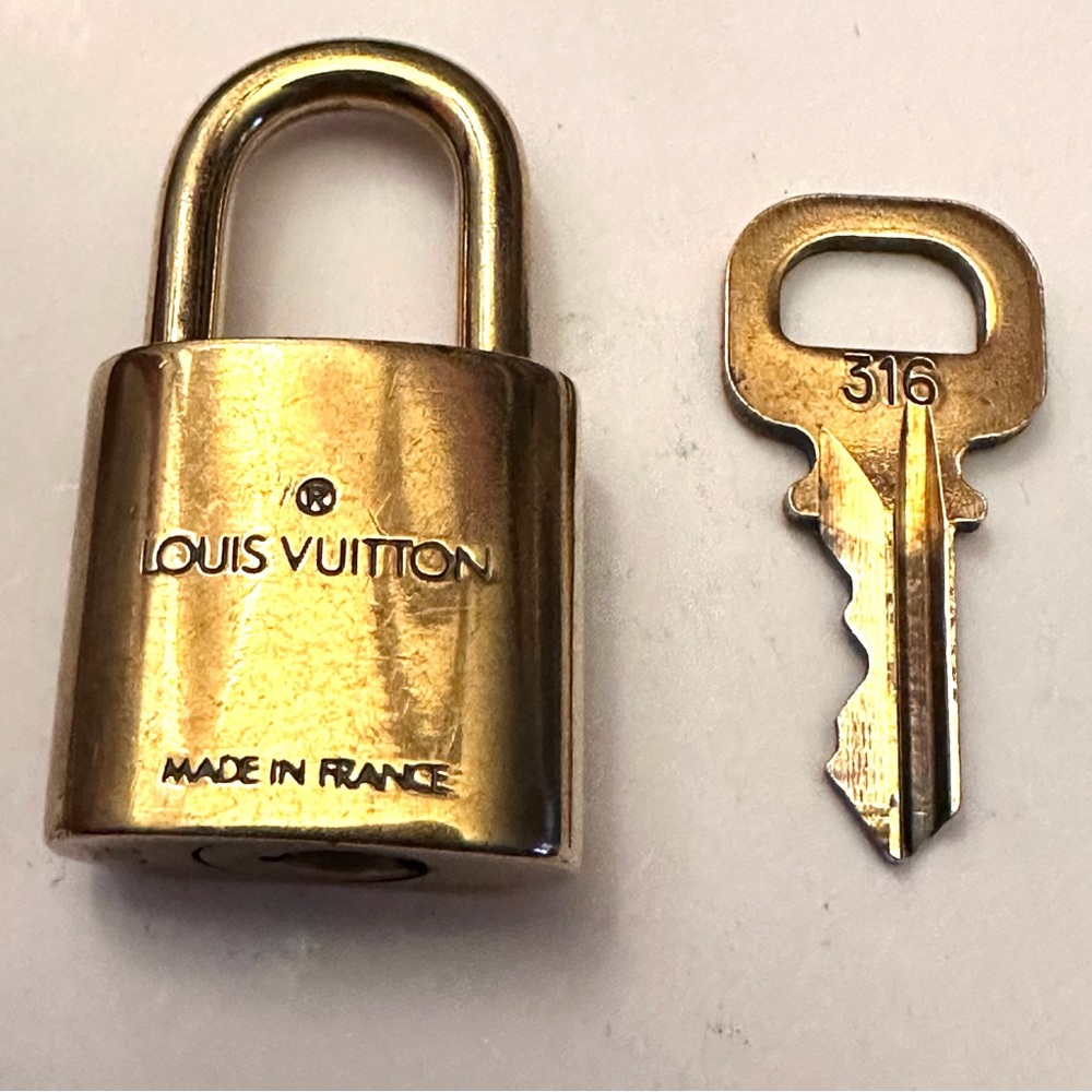 Louis Vuitton Lock - 316 - Picture 2 of 2